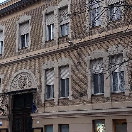 Ella At Dóm Apartamento *